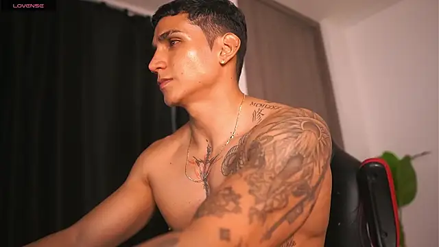 Snapshot of muscle_boyhorny chatting on 02-15-25, 02:26 muscle boyhorny online show from 02-15-25, 02:26