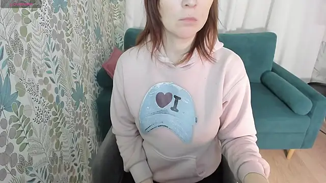 ZoeEast online show from 12-21-25, 01:29