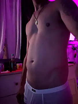 Snapshot of Twin2222 chatting on 09-10-25, 02:44 Twin2222 online show from 09-10-25, 02:44