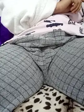 Snapshot of Bombamom chatting on 03-05-26, 09:49 Bombamom online show from 03-05-26, 09:49