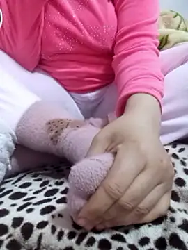 Snapshot of Bombamom chatting on 03-06-26, 08:11 Bombamom online show from 03-06-26, 08:11