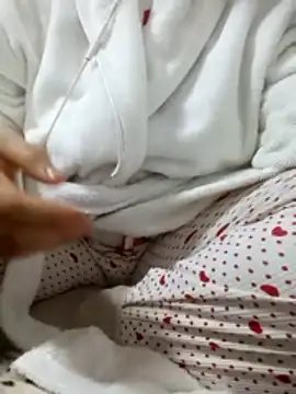 Snapshot of Bombamom chatting on 03-08-26, 11:36 Bombamom online show from 03-08-26, 11:36