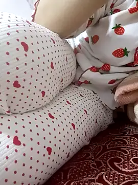 Snapshot of Bombamom chatting on 03-13-26, 05:19 Bombamom online show from 03-13-26, 05:19