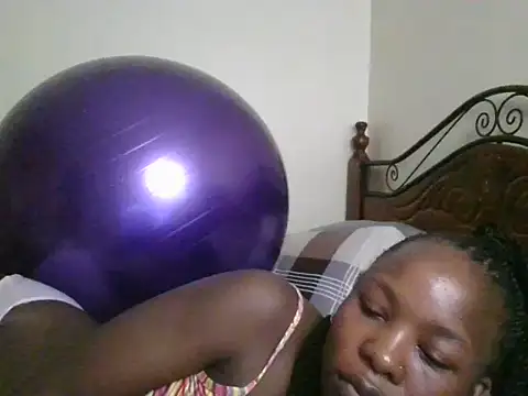 Snapshot of Sonnia_ chatting on 02-14-25, 05:41 Sonnia online show from 02-14-25, 05:41