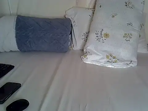 Snapshot of Sweetreena chatting on 09-23-25, 02:03 Sweetreena online show from 09-23-25, 02:03