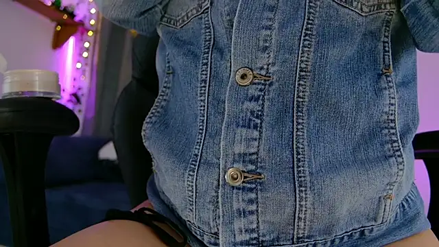 Snapshot of vayolett01_dakotta chatting on 11-29-25, 02:47 vayolett01 dakotta online show from 11-29-25, 02:47