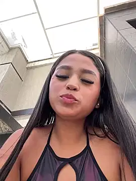 Juli Walker online show from 12-12-24, 03:48