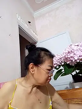 Hotestlove online show from 04-22-26, 10:22