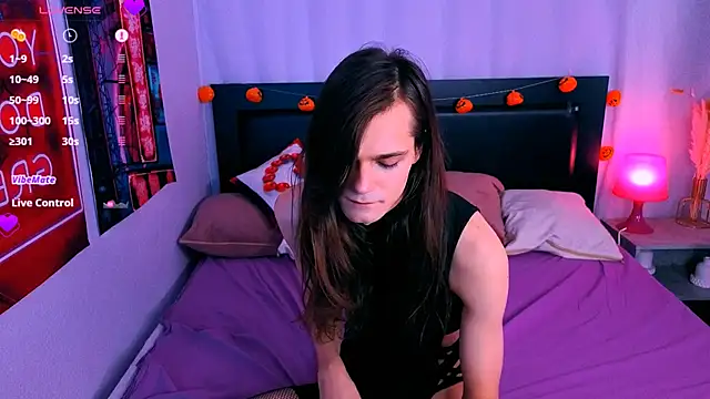 Snapshot of Will_Will_ chatting on 11-11-25, 02:06 Will Will online show from 11-11-25, 02:06