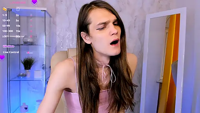 Snapshot of Will_Will_ chatting on 12-05-25, 09:00 Will Will online show from 12-05-25, 09:00