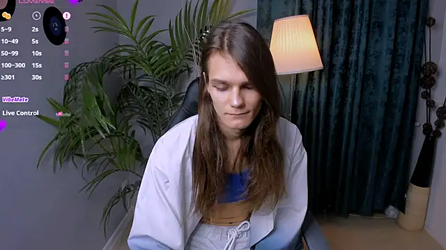 Snapshot of Will_Will_ chatting on 12-21-25, 09:22 Will Will online show from 12-21-25, 09:22