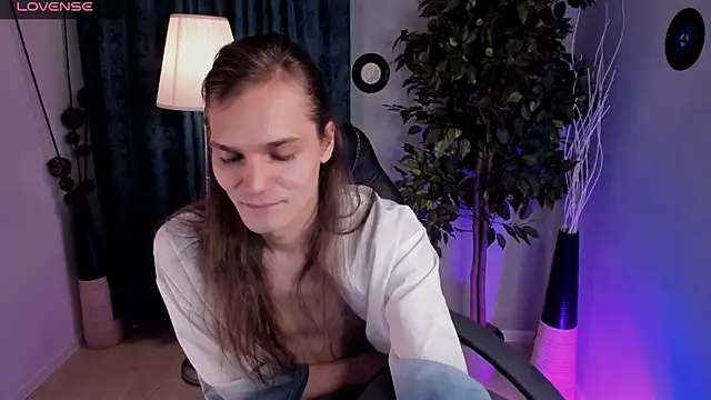 Snapshot of Will_Will_ chatting on 02-17-26, 09:32 Will Will online show from 02-17-26, 09:32