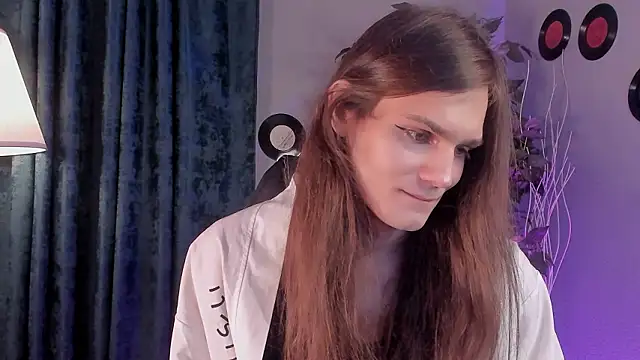 Snapshot of Will_Will_ chatting on 03-12-26, 06:41 Will Will online show from 03-12-26, 06:41