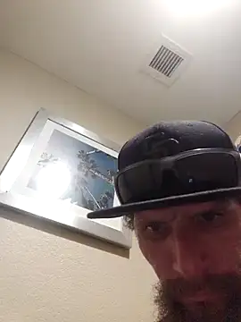 Snapshot of Crackkers chatting on 12-20-24, 03:58 Crackkers online show from 12-20-24, 03:58