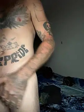 Snapshot of Crackkers chatting on 10-17-25, 05:10 Crackkers online show from 10-17-25, 05:10