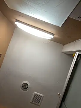 Snapshot of Crackkers chatting on 10-23-25, 04:45 Crackkers online show from 10-23-25, 04:45