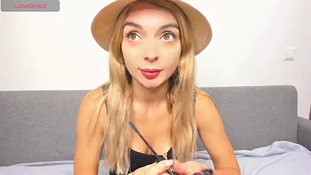 Snapshot of _ellen_meow_ chatting on 02-14-25, 06:51 ellen meow online show from 02-14-25, 06:51