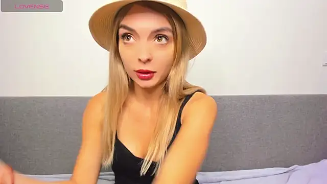 Snapshot of _ellen_meow_ chatting on 02-23-25, 11:04 ellen meow online show from 02-23-25, 11:04