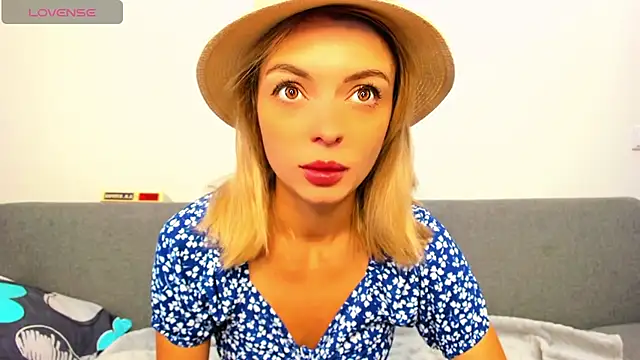 Snapshot of _ellen_meow_ chatting on 10-04-25, 12:25 ellen meow online show from 10-04-25, 12:25