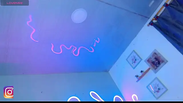 Snapshot of isabelladoll19 chatting on 02-28-26, 08:10 isabelladoll19 online show from 02-28-26, 08:10