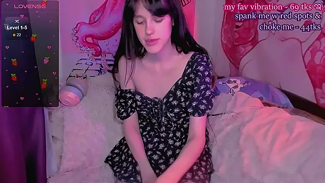 Snapshot of Sofagreen_ chatting on 12-04-24, 09:57 Sofagreen online show from 12-04-24, 09:57