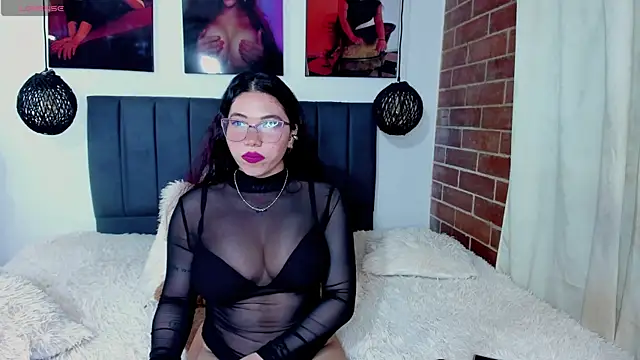 kyliejenner hot online show from 06-04-26, 03:34
