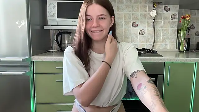 Snapshot of mia___mi chatting on 03-10-25, 10:37 mia mi online show from 03-10-25, 10:37