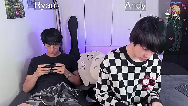 Snapshot of Aventure_Twinks chatting on 12-08-24, 03:43 Aventure Twinks online show from 12-08-24, 03:43