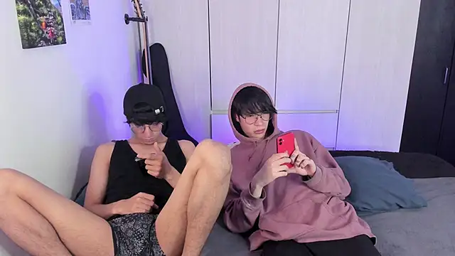 Snapshot of Aventure_Twinks chatting on 12-14-24, 04:34 Aventure Twinks online show from 12-14-24, 04:34