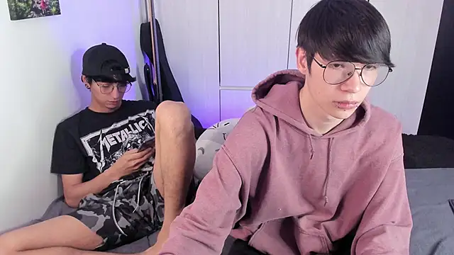 Snapshot of Aventure_Twinks chatting on 12-17-24, 10:11 Aventure Twinks online show from 12-17-24, 10:11