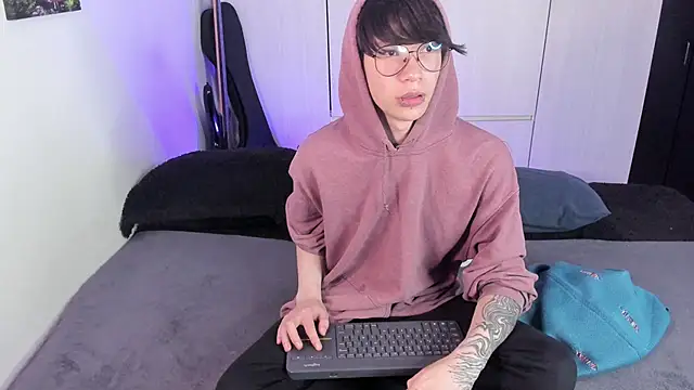 Snapshot of Aventure_Twinks chatting on 01-08-25, 01:41 Aventure Twinks online show from 01-08-25, 01:41