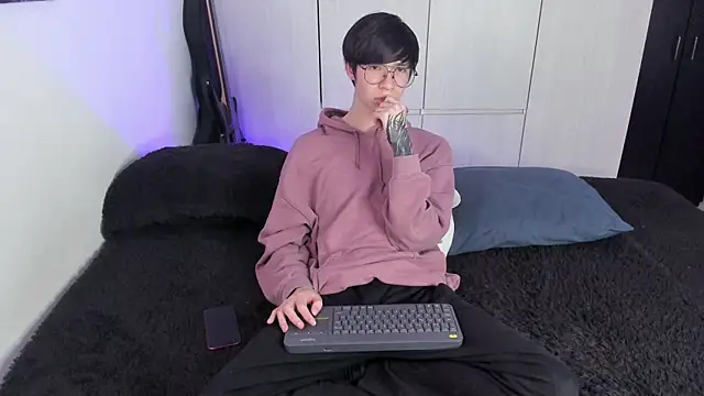 Snapshot of Aventure_Twinks chatting on 01-29-25, 05:24 Aventure Twinks online show from 01-29-25, 05:24