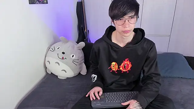 Snapshot of Aventure_Twinks chatting on 02-06-25, 10:10 Aventure Twinks online show from 02-06-25, 10:10