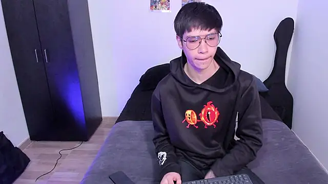 Snapshot of Aventure_Twinks chatting on 02-25-25, 07:25 Aventure Twinks online show from 02-25-25, 07:25