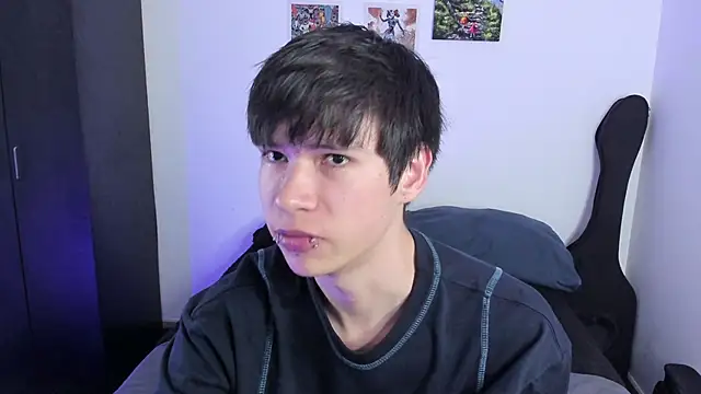 Snapshot of Aventure_Twinks chatting on 10-15-25, 06:41 Aventure Twinks online show from 10-15-25, 06:41