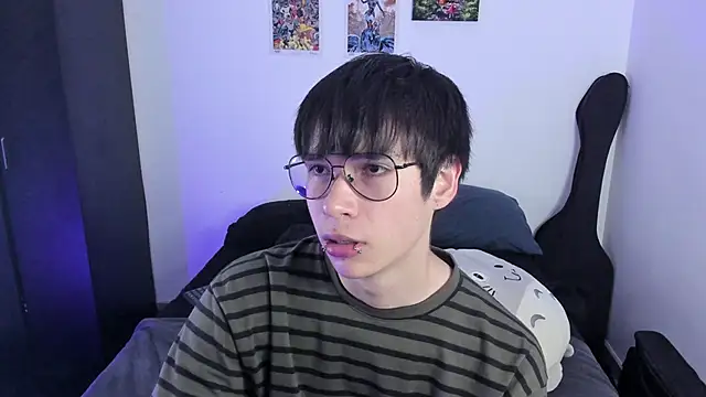 Snapshot of Aventure_Twinks chatting on 10-25-25, 02:52 Aventure Twinks online show from 10-25-25, 02:52