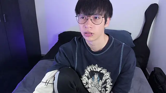 Snapshot of Aventure_Twinks chatting on 10-26-25, 03:23 Aventure Twinks online show from 10-26-25, 03:23