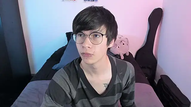 Snapshot of Aventure_Twinks chatting on 11-19-25, 03:39 Aventure Twinks online show from 11-19-25, 03:39