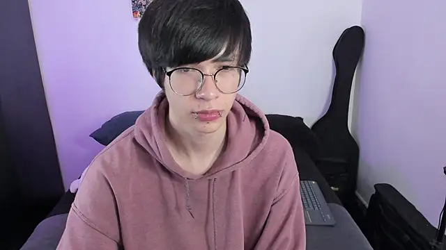 Snapshot of Aventure_Twinks chatting on 12-18-25, 07:31 Aventure Twinks online show from 12-18-25, 07:31