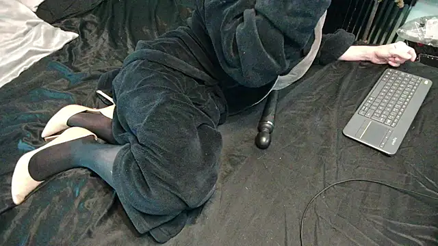 Snapshot of Prxscillia_Tx chatting on 10-31-25, 04:41 Prxscillia Tx online show from 10-31-25, 04:41