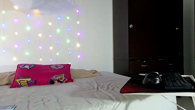 fantasty nylon online show from 12-18-25, 02:12