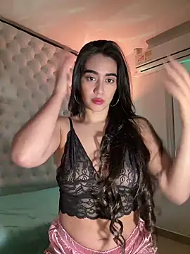 Snapshot of ZarahEvans chatting on 12-19-24, 07:51 ZarahEvans online show from 12-19-24, 07:51