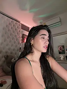 ZarahEvans online show from 12-18-25, 08:04