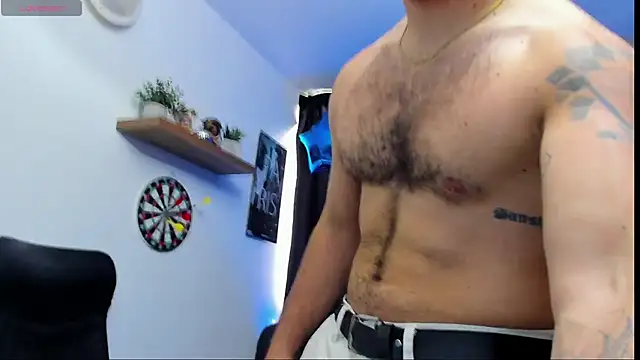 Snapshot of AndrewDiaz chatting on 12-30-24, 05:02 AndrewDiaz online show from 12-30-24, 05:02