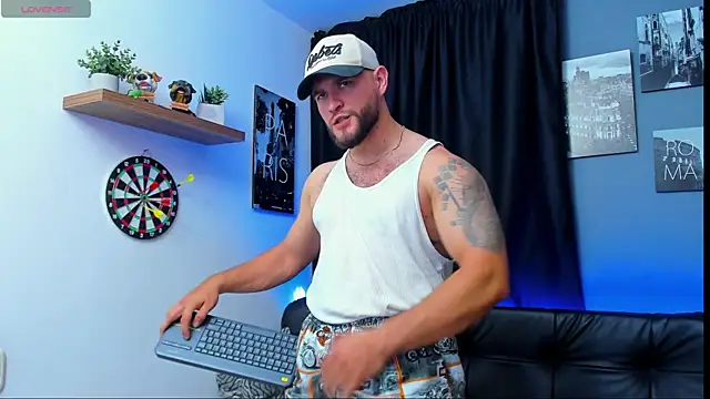 Snapshot of AndrewDiaz chatting on 02-11-25, 03:40 AndrewDiaz online show from 02-11-25, 03:40