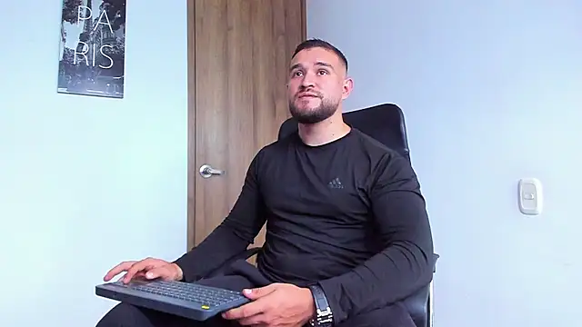 Snapshot of AndrewDiaz chatting on 09-20-25, 09:27 AndrewDiaz online show from 09-20-25, 09:27