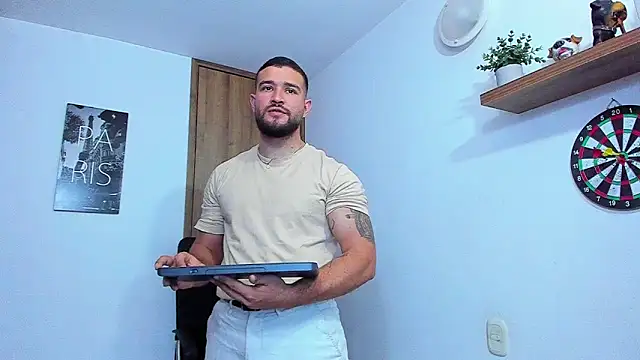 Snapshot of AndrewDiaz chatting on 09-27-25, 04:12 AndrewDiaz online show from 09-27-25, 04:12