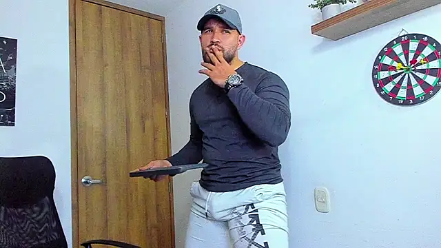 Snapshot of AndrewDiaz chatting on 09-30-25, 11:54 AndrewDiaz online show from 09-30-25, 11:54