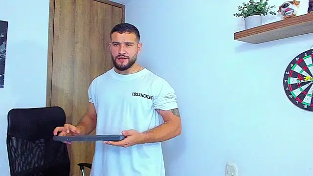 Snapshot of AndrewDiaz chatting on 10-03-25, 05:26 AndrewDiaz online show from 10-03-25, 05:26