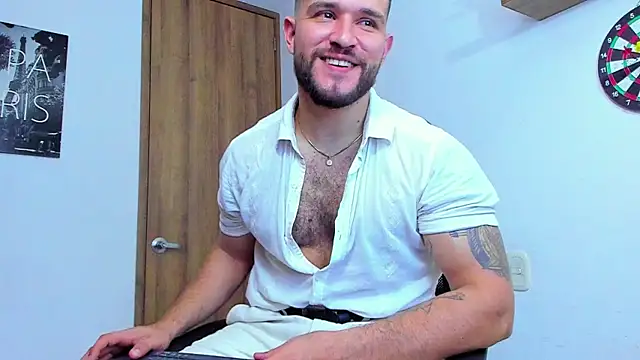 Snapshot of AndrewDiaz chatting on 10-05-25, 08:56 AndrewDiaz online show from 10-05-25, 08:56